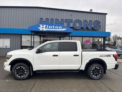 Used 2021 Nissan Titan PRO-4X w/ Pro-4x Convenience Package AWD/4WD image 2