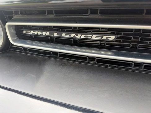 Used 2019 Dodge Challenger SXT RWD image 37