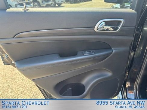 Used 2019 Jeep Grand Cherokee Altitude AWD/4WD image 24