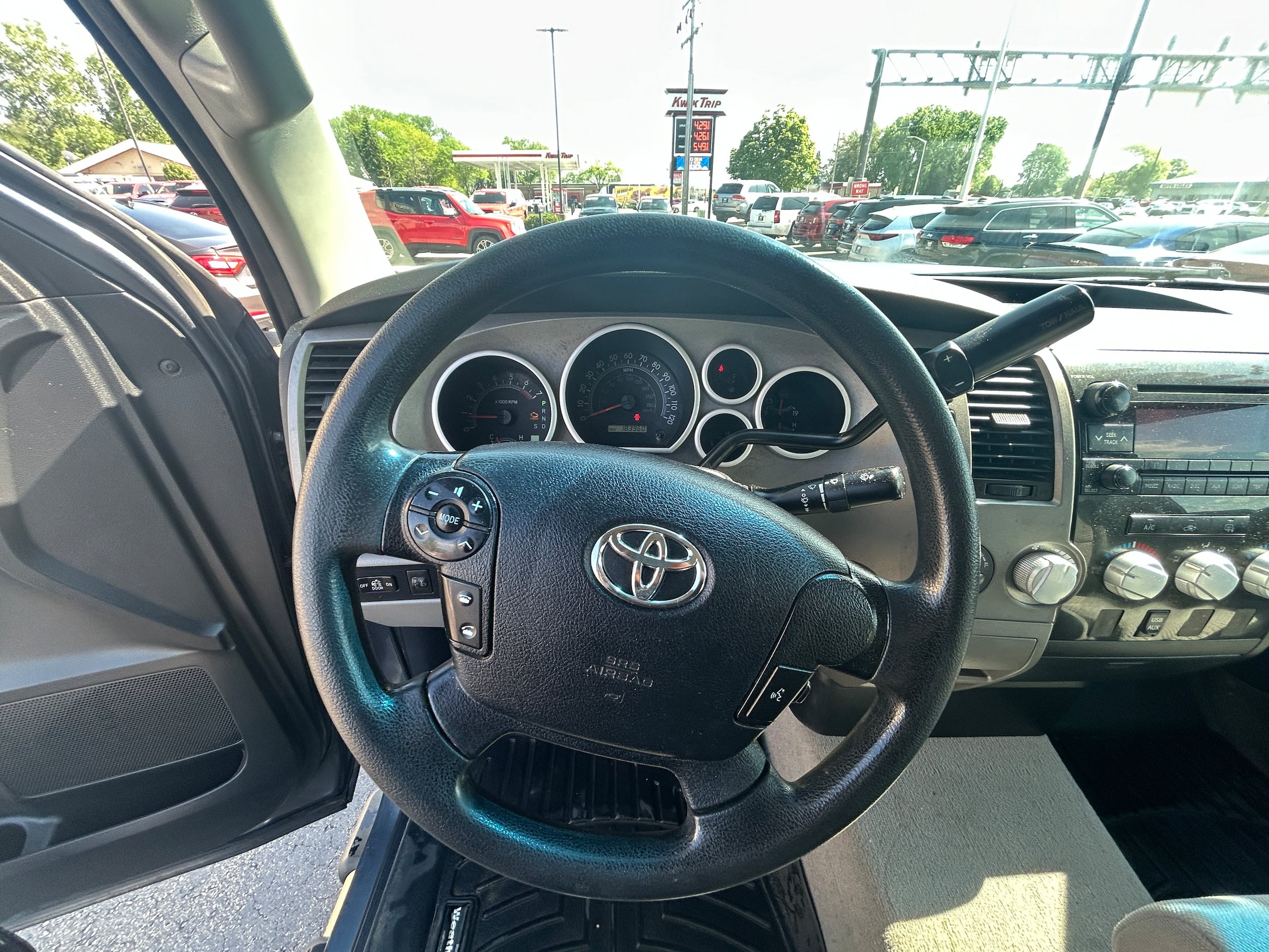 Used 2010 Toyota Tundra 4x4 Double Cab image 9