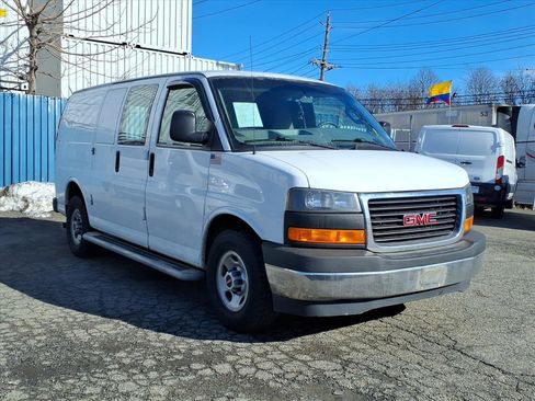 Used 2017 GMC Savana 2500 image 1
