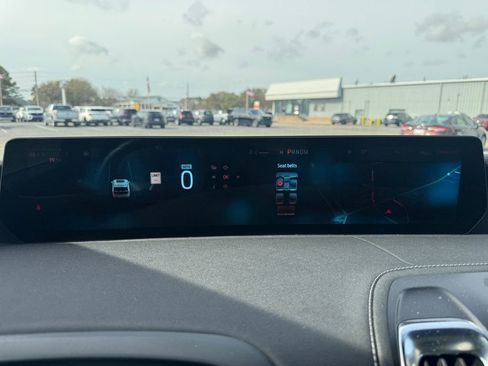 Certified 2025 Ford Expedition Platinum image 24