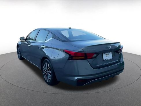Used 2025 Nissan Altima 2.5 SV image 11