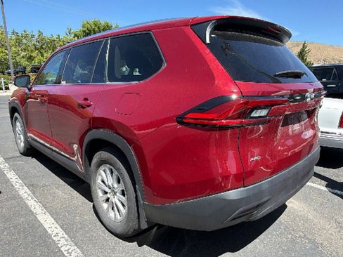 Used 2024 Toyota Grand Highlander AWD image 3