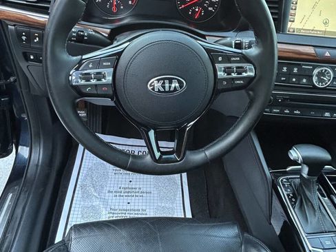 Used 2017 Kia Cadenza Premium w/ Luxury Package image 9