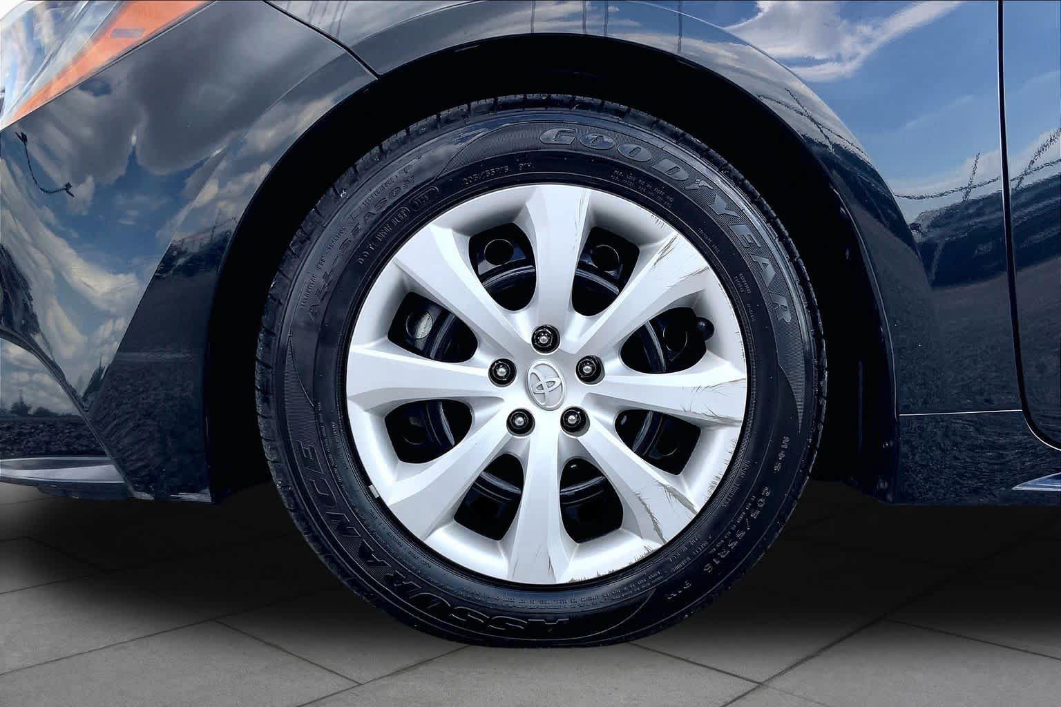 Used 2024 Toyota Corolla LE FWD image 11