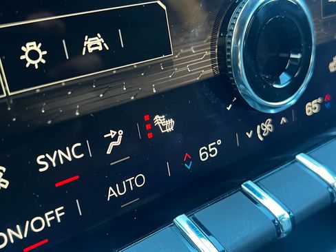 Used 2025 GMC Acadia Elevation image 24