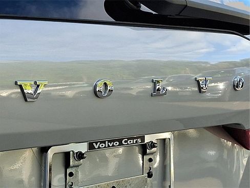 Certified 2025 Volvo XC60 B5 Plus image 29