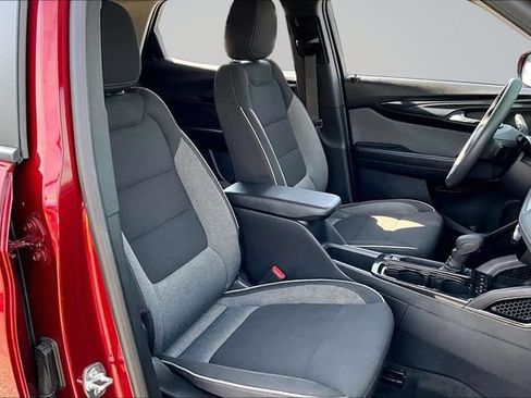 Used 2025 Chevrolet TrailBlazer LT AWD/4WD image 27