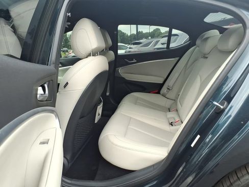Used 2024 Genesis G70 2.5T RWD image 11