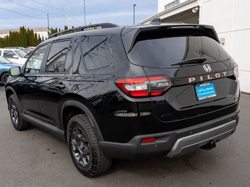 New 2026 Honda Pilot TrailSport image 8