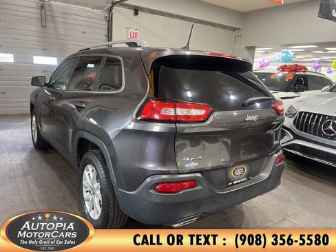 Used 2017 Jeep Cherokee Latitude image 3