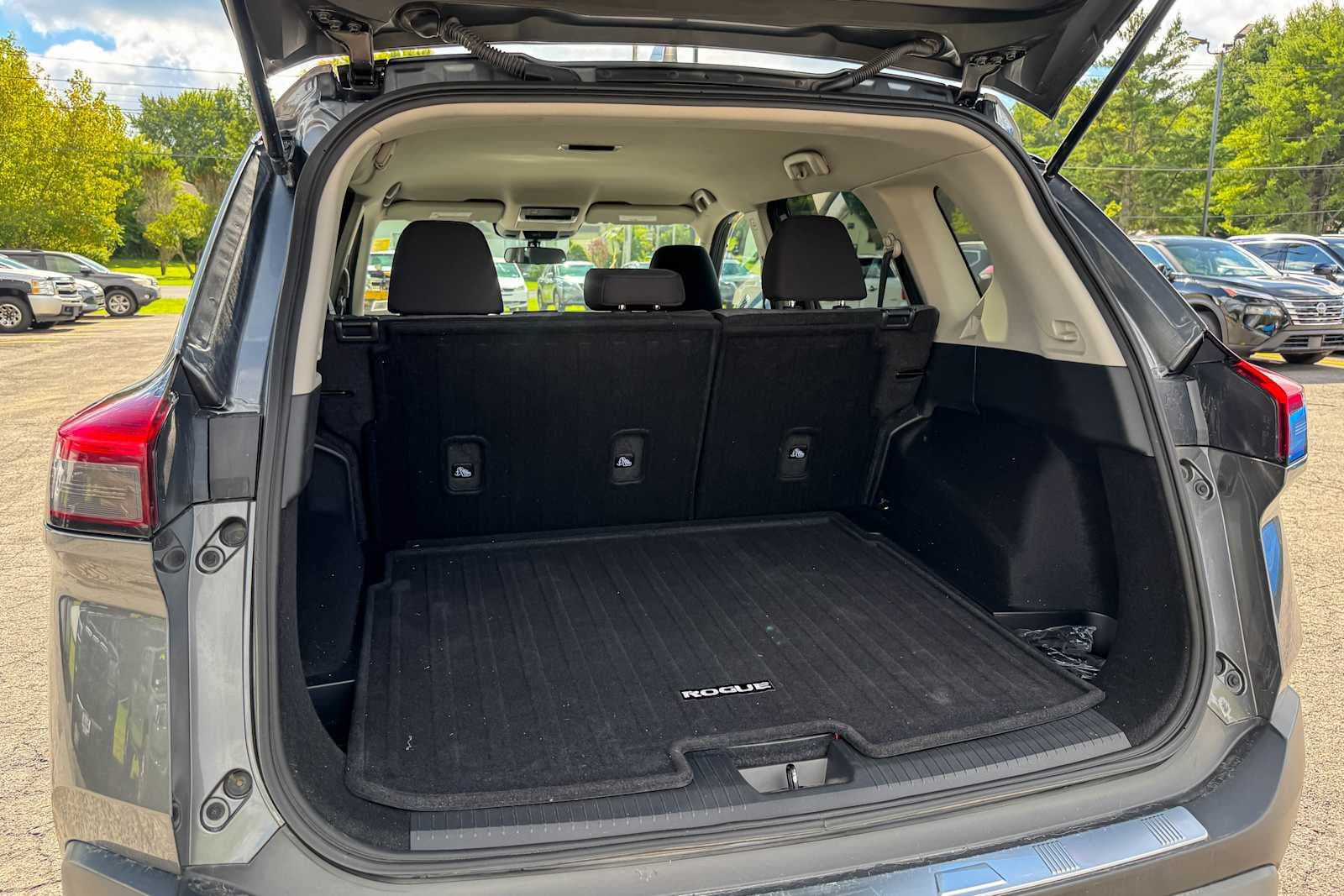 Certified 2021 Nissan Rogue SV AWD/4WD image 12