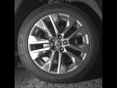 Used 2019 Toyota RAV4 Limited FWD image 9