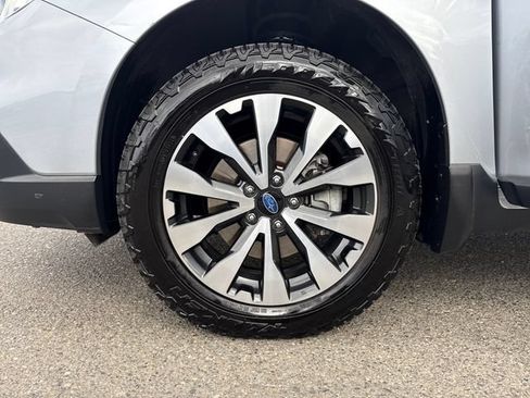Used 2017 Subaru Outback 2.5i Limited AWD/4WD image 28