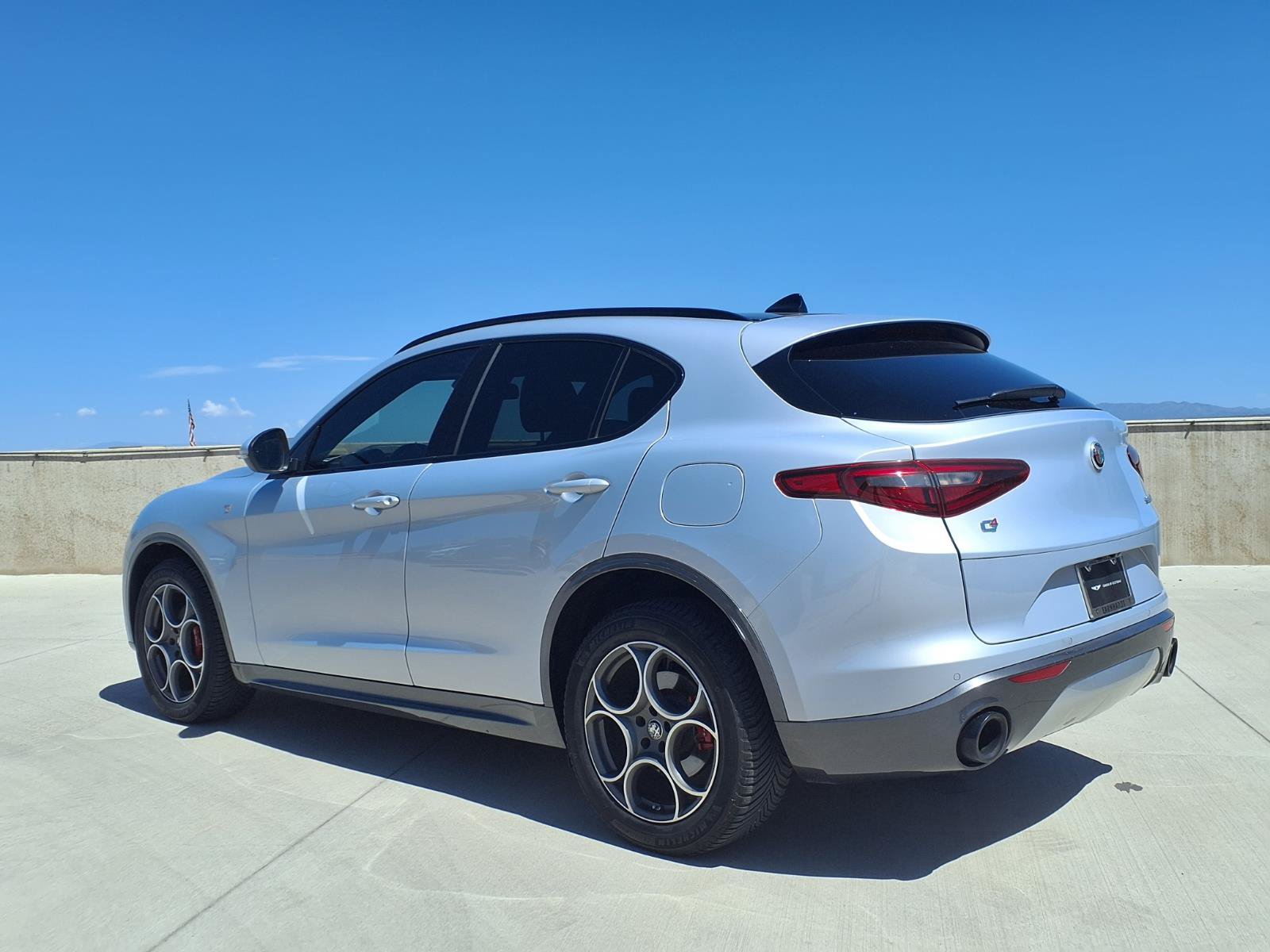 Used 2022 Alfa Romeo Stelvio Ti AWD/4WD image 4