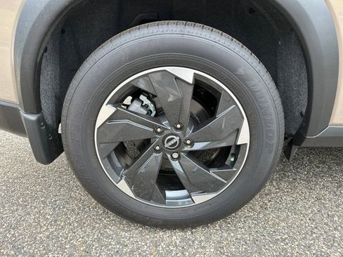 New 2025 Nissan Rogue SV w/ SV Premium Package FWD image 15