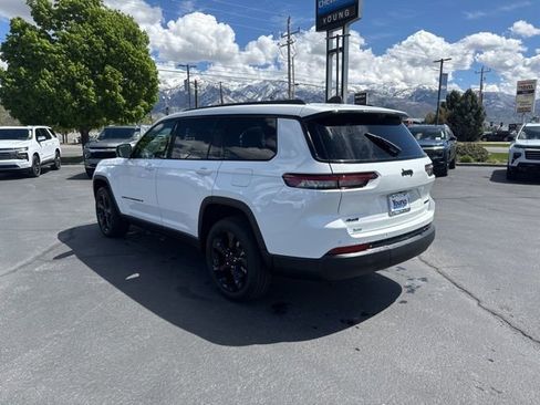 Used 2025 Jeep Grand Cherokee L Limited w/ Luxury Tech Group II image 3