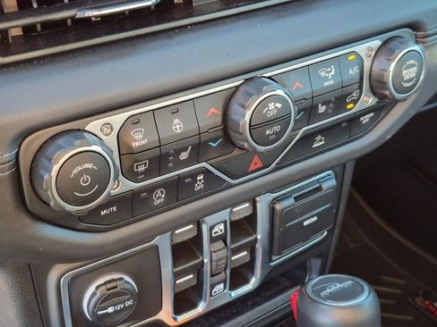 Used 2025 Jeep Gladiator Sport AWD/4WD image 12