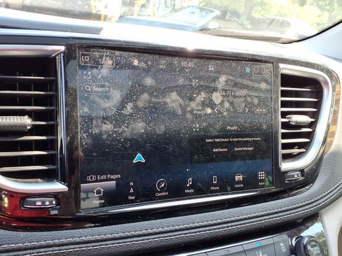 Used 2023 Chrysler Pacifica Limited FWD image 12