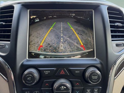 Used 2016 Jeep Grand Cherokee Limited w/ Luxury Group II image 25