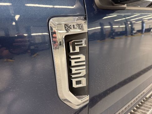 Used 2017 Ford F250 XLT w/ XLT Premium Package AWD/4WD image 13