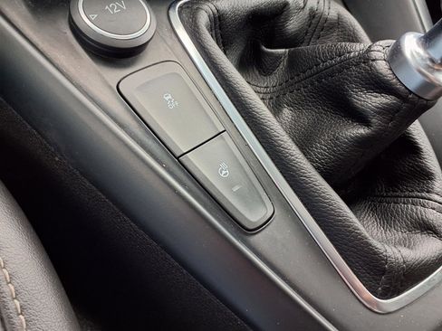 Used 2017 Ford Focus ST w/ Equipment Group 402A FWD image 8