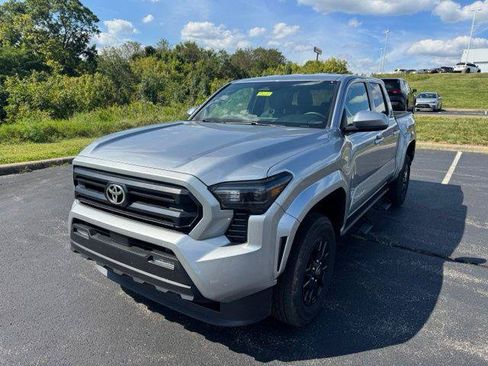 Certified 2025 Toyota Tacoma SR5 AWD/4WD image 7