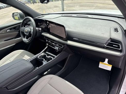 New 2026 Chevrolet Traverse LT w/ Driver Confidence Package FWD image 32