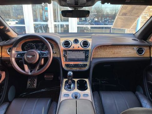 Used 2018 Bentley Bentayga Onyx Edition image 39