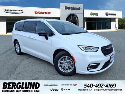 New 2026 Chrysler Pacifica Select