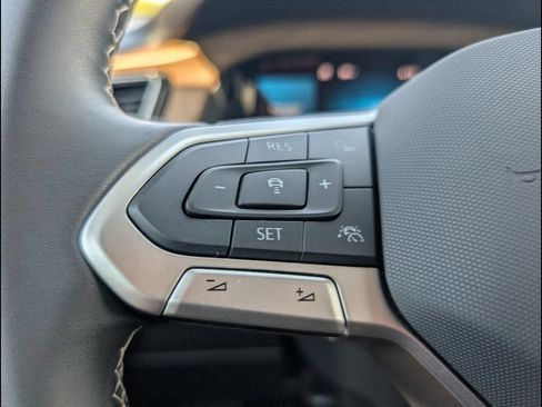 Certified 2025 Volkswagen Atlas SE FWD image 14