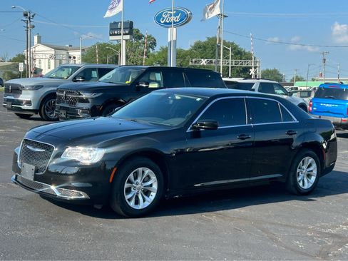 Used 2023 Chrysler 300 Touring RWD image 1