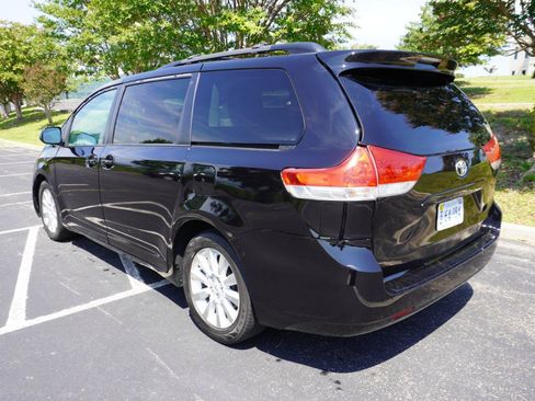 Used 2012 Toyota Sienna XLE AWD/4WD image 8