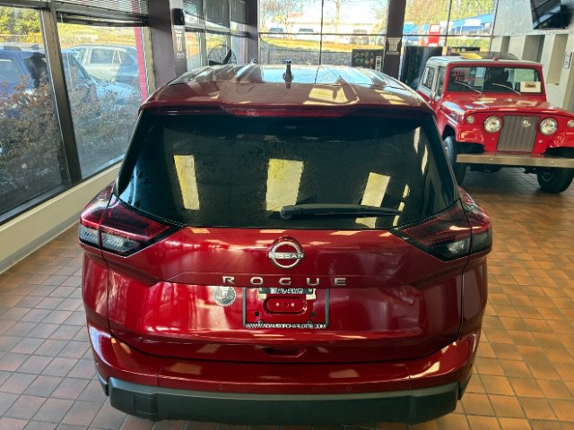 Used 2025 Nissan Rogue S FWD image 11