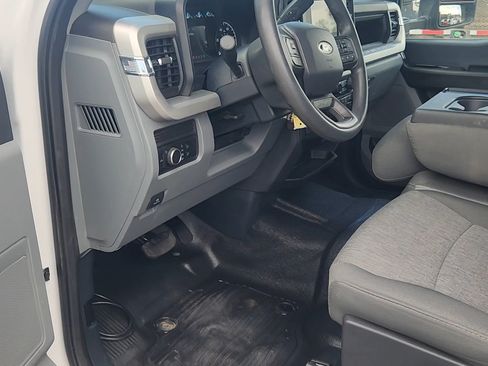 Used 2024 Ford F550 4x4 Crew Cab Super Duty image 30