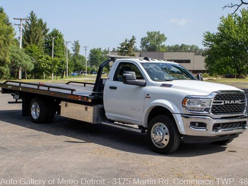 Used 2024 RAM 5500 4x4 Regular Cab image 8