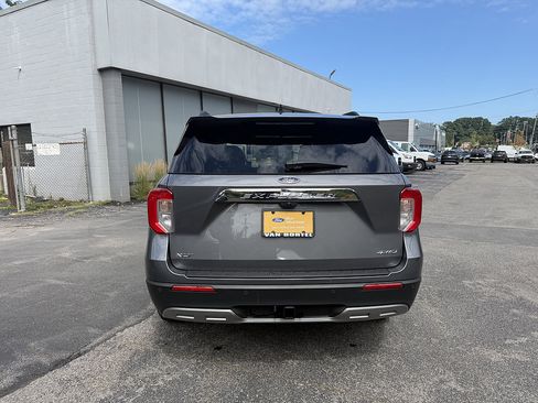 Certified 2023 Ford Explorer XLT w/ Equipment Group 202A AWD/4WD image 4