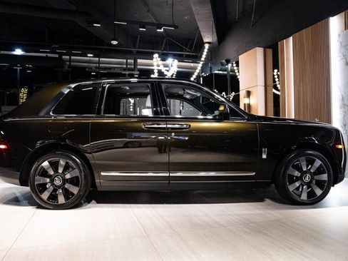 Used 2023 Rolls-Royce Cullinan image 28