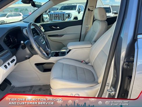 Used 2021 GMC Acadia Denali w/ Denali Technology Package image 9
