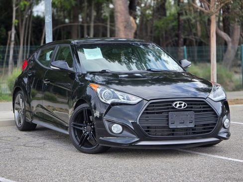 Used 2015 Hyundai Veloster Turbo FWD image 2