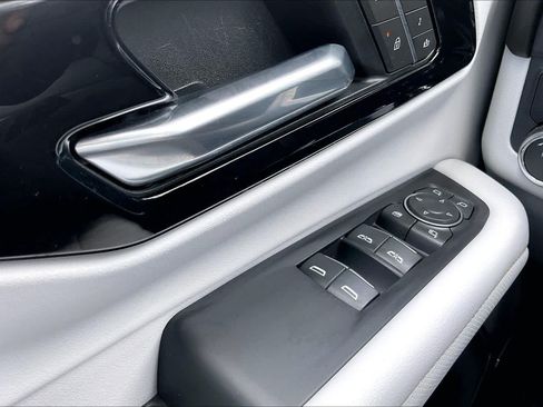 Used 2025 Chevrolet Tahoe Premier RWD image 33