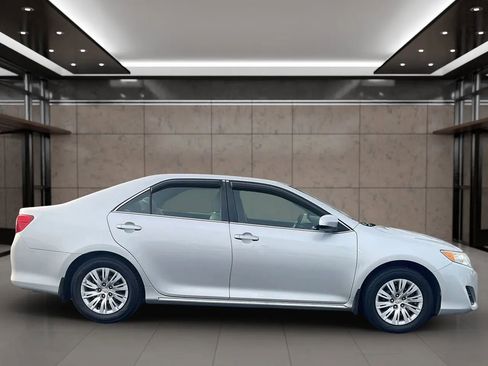 Used 2012 Toyota Camry LE image 5