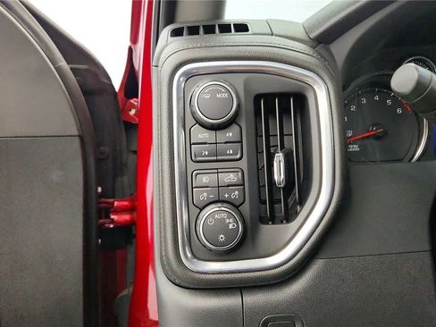 Used 2022 Chevrolet Silverado 1500 LT w/ Z71 Off-Road Package AWD/4WD image 17