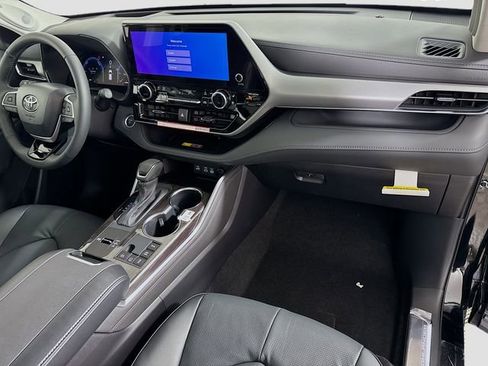 New 2026 Toyota Highlander Platinum image 31