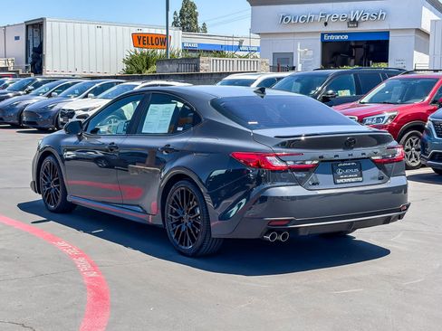 Used 2025 Toyota Camry SE w/ Convenience Package FWD image 2
