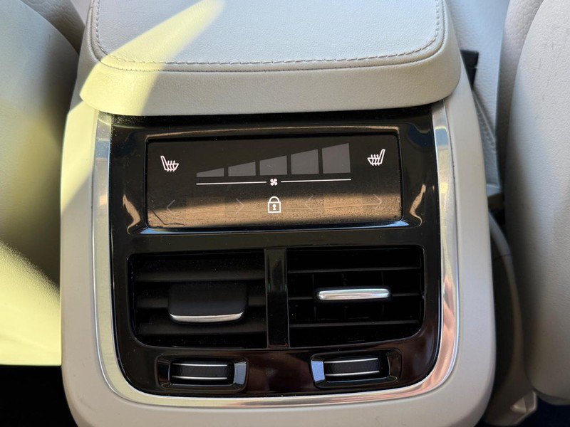 Used 2025 Volvo XC90 T8 Plus w/ Protection Package Premier AWD/4WD image 16