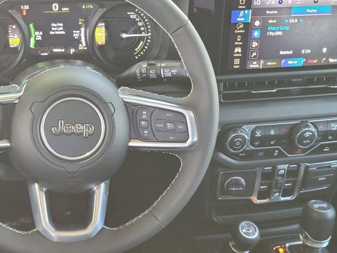 Used 2025 Jeep Wrangler Unlimited Sahara image 13