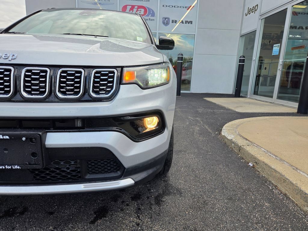 Used 2024 Jeep Compass Limited AWD/4WD image 13