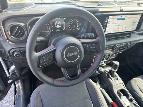 Used 2024 Jeep Wrangler Rubicon image 18